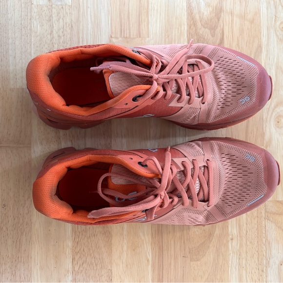 Orange On Cloud shoes - Picture 3 of 5